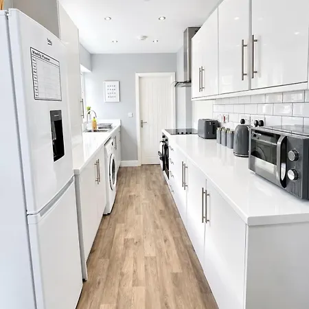 The Aire House - 4 Bed - 4 En-suite House Holiday home *