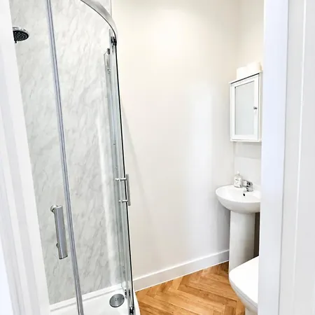 Holiday home The Aire House - 4 Bed - 4 En-suite House Middlesbrough